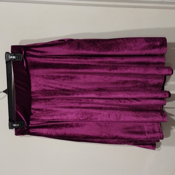 NWT My Amelia James Girl's Fuchsia Velvet Velour Skater Style Skirt Sz L-Casual - Picture 7 of 7